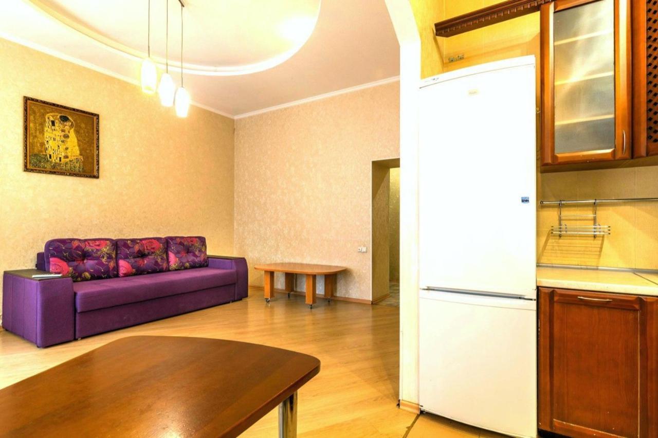 Large Apartment In The Center Dnipro Dış mekan fotoğraf